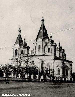 Церковь во имя Покрова Божией Матери (Покрово Никольская)..Построена в 1883 году, первая каменная церковь в городе. Снесена в 30-годы. Церковь во имя Покрова Божией Матери (Покрово Никольская).