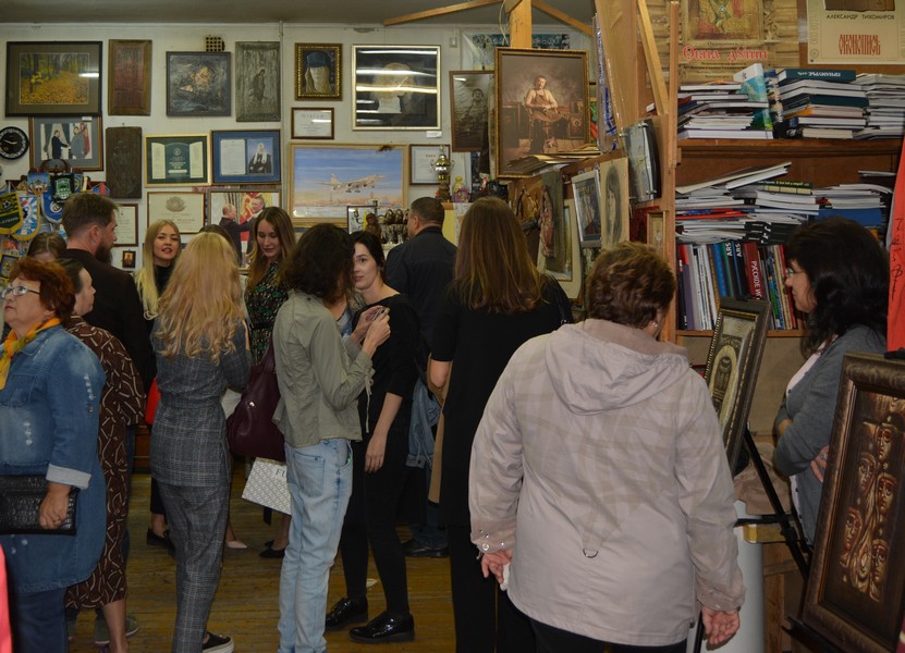 Посетители на открытии Музея-мастерской А. Тихомирова. 20 сентября 2018 г. 2.jpg
