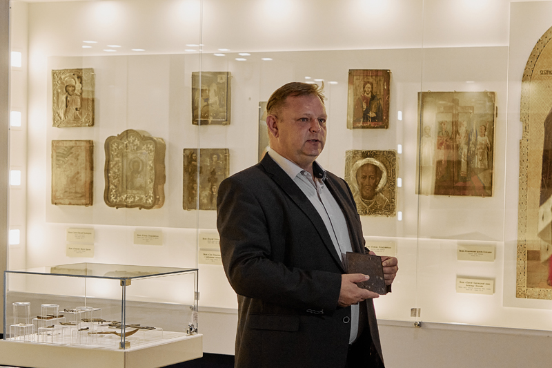 Торжественная передача в фонды музея редкой и старинной иконы «Святые преподобные Зосима и Савватий Соловецкие с Деисусом и избранными святыми» Торжественная передача в фонды музея редкой и старинной иконы «Святые преподобные Зосима и Савватий Соловецкие с Деисусом и избранными святыми»