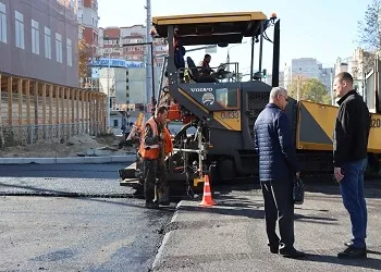 В Благовещенске ремонт дорог по нацпроекту БКД идет в две смены