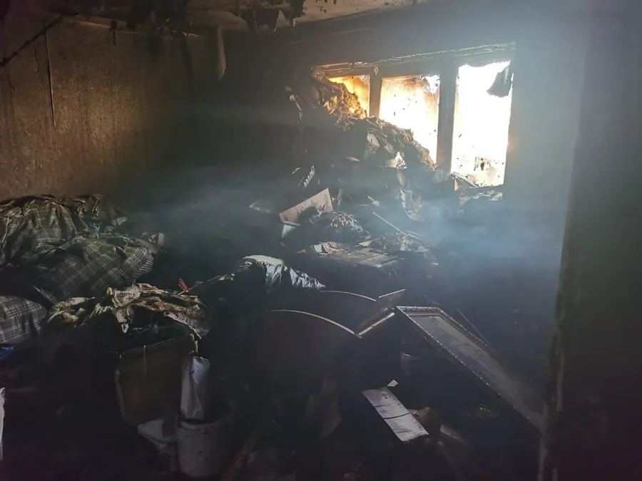 В Свободном огнеборцы во время пожара спали троих человек