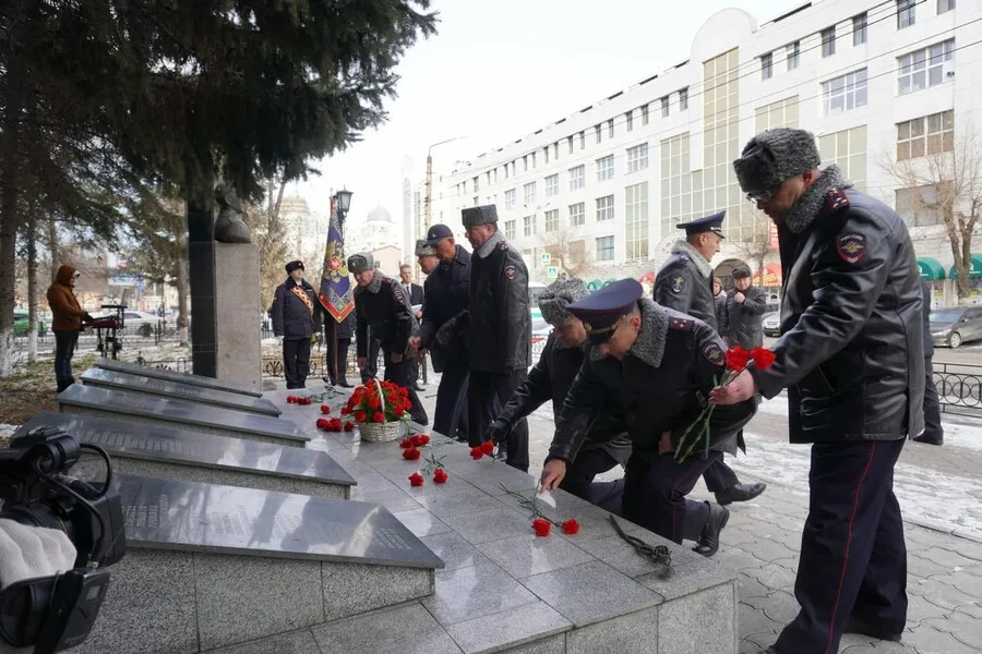 Имя погибшего амурского полицейского увековечено на мемориальном комплексе