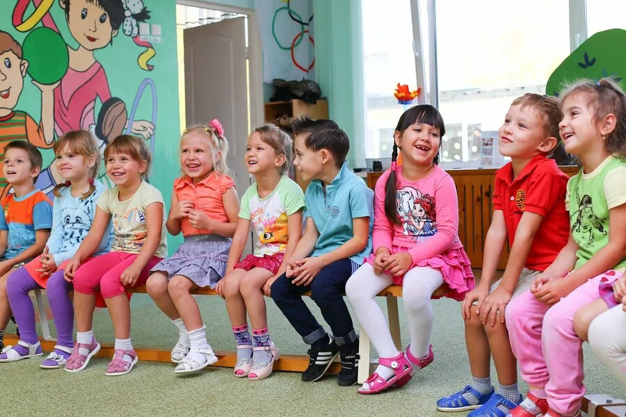 «Единая Россия» предложила обновить игровые в амурских детсадах и заменить деревянные окна в образовательных учреждениях
