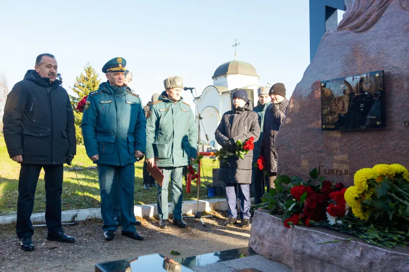 На Митинском кладбище почтили память почетного пожарного Москвы Виктора Климкина