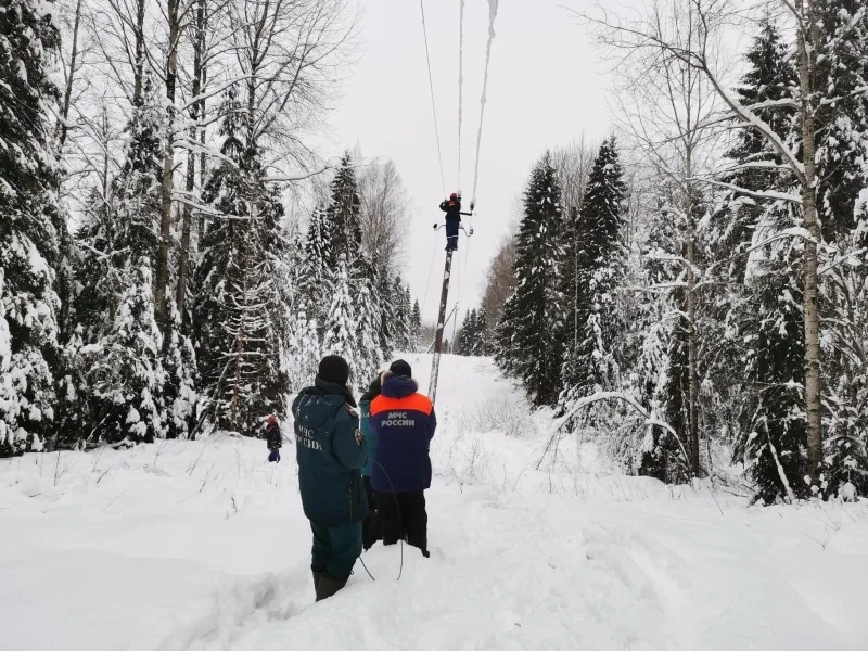 На контроле МЧС России ликвидация последствий комплекса неблагоприятных метеоявлений и нарушения электроснабжения