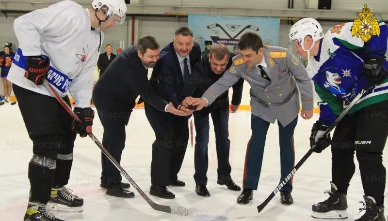 В Екатеринбурге состоялся I межрегиональный турнир по хоккею с шайбой среди команд МЧС России
