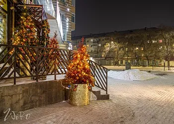 В Благовещенске магазины, торговые центры и киоски украсили к Новому году