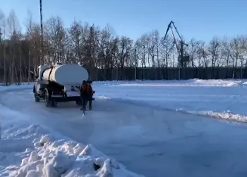 В Благовещенске на территории «Юности» заливают беговые дорожки
