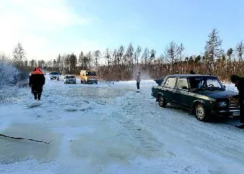 Дороги на севере Амурской области блокирует наледь