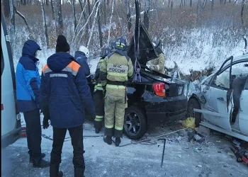 Погибших и пострадавших в результате ДТП в Приамурье деблокировали спасатели