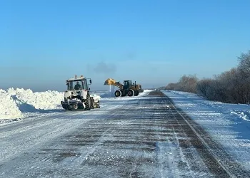 Амурские дорожники очистили трассу в Октябрьском районе