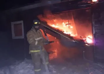 Троих амурчан спасли пожарные в новогоднюю ночь
