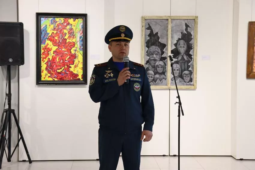 «Из прошлого в будущее».  В Выставочном зале открылась художественная выставка Алексея Сидорова